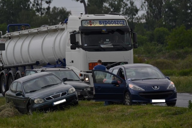 W minioną środę, 30 maja, późnym popołudniem w Ostrowie doszło do kilku kolizji drogowych. Na szczęście nikomu z uczestników tych zdarzeń nic się nie stało. We wszystkich przypadkach skończyło się na stratach materialnych i na strachu, w jednej kolizji mogło jednak dojść do tragedii. 

Zobacz więcej: Powiat ostrowski: Cztery kolizje w kilka godzin [ZDJĘCIA]