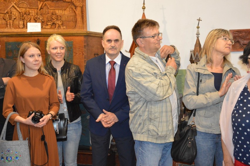 Anna Prill, hafciarka, która wykonała torebkę dla księżnej Kate, odwiedziła Muzeum Kaszubskie - ZDJĘCIA, WIDEO