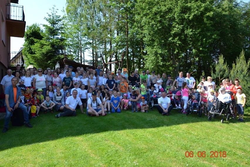 Około 70 osób niepełnosprawnych wzięło udział w pikniku „Pomóż mi, a ja Tobie” w Bębnach - ZDJĘCIA