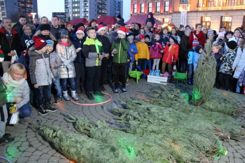 Dąbrowski Jarmark Świąteczny 2019 na placu Wolności [ZDJĘCIA]