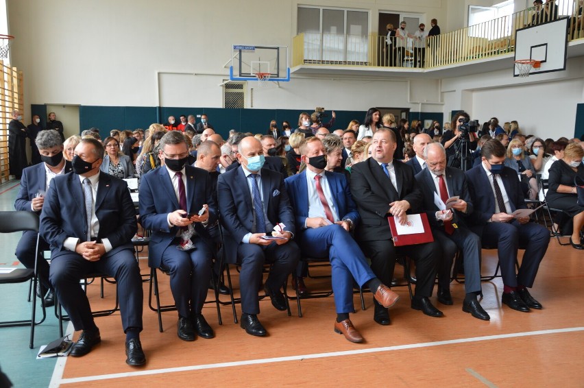 Wojewódzka inauguracja roku szkolnego odbyła się w I Liceum Ogólnokształcącym w Tomaszowie [ZDJĘCIA]