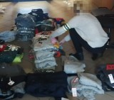 Łódź. Policjanci zatrzymali handlarza, który sprzedawał odzież z podrobionymi znakami znanych na świecie firm