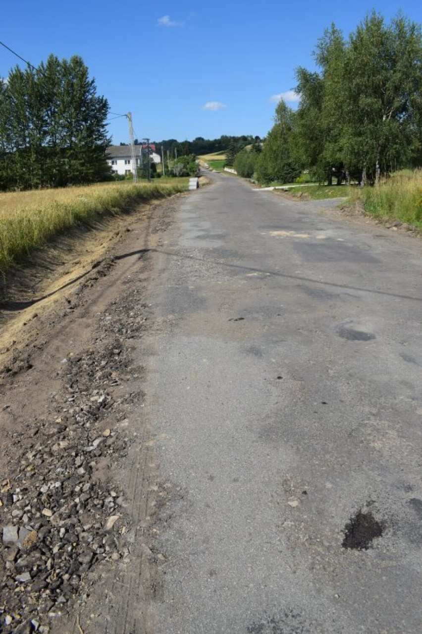 Ponad 900 metrów drogi z Rożnowic do Ołpin wyremontowano...