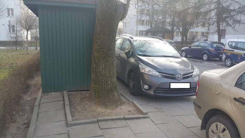 Czy publikując na Facebooku zdjęcie źle zaparkowanego samochodu, trzeba zamazywać jego tablice rejestracyjne?