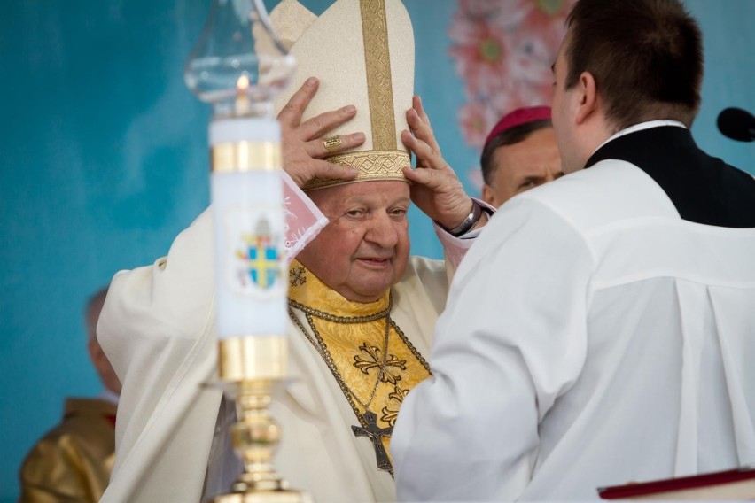Kardynał Dziwisz i biskupi bielscy bez udziału w śledztwie w sprawie pedofilii. Jest postanowienie prokuratury 
