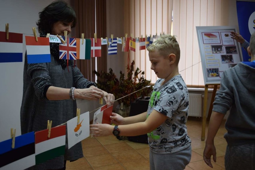 Uczniowie SP w Osjakowie zapoznali się z europejskimi tradycjami[ZDJĘCIA]