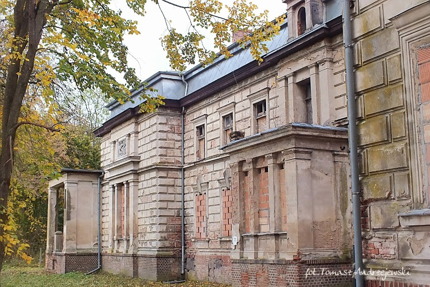 Pałac Kwileckich w Oporowie. Jako jedyny tego typu obiekt w gminie Ostroróg przetrwał wojnę