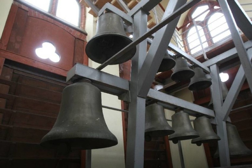 Kościoły na Śląsku dostają mandaty... za dzwony, które biją zbyt głośno