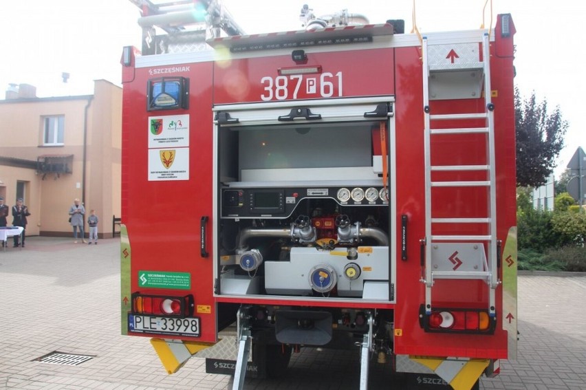 Do strażaków z OSP w Kąkolewie trafił nowy wóz strażacki. Tak wygląda nowy samochód ZDJĘCIA