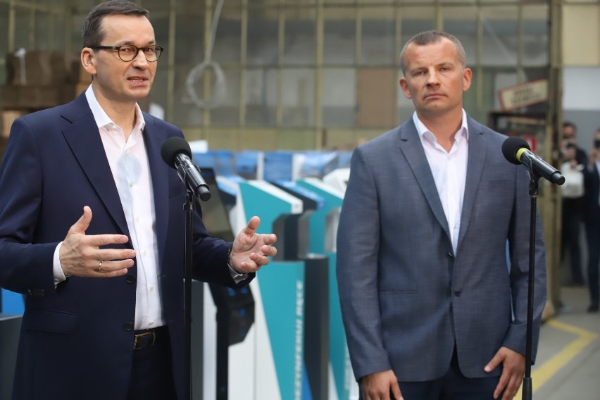 Przed południem Morawiecki pojawił się w siedzibie firmy...