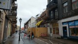 Rozbiórka budynku przy ul. Piekarskiej we Włocławku. Taki jest termin zakończenia
