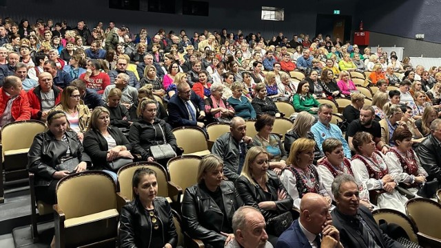 W spotkanie w Kazimierskim Ośrodku Kultury uczestniczyło kilkaset mieszkanek z powiatu kazimierskiego, ale obecne były nie tylko panie.