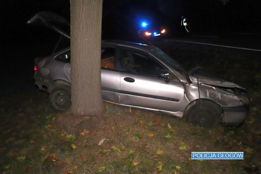 Głogów: Kolejny pijany kierowca roztrzaskał auto. Prowadził mając blisko 3 promile [ZDJĘCIA]