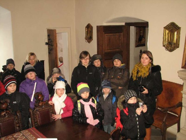 Dzieci z gminy Koziegłowy z wizytą w zamku Bobolice.
