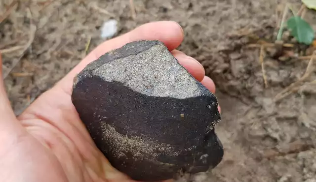 Meteoryt spadł na terenie powiatu Ostrowskiego w Wielkopolsce.