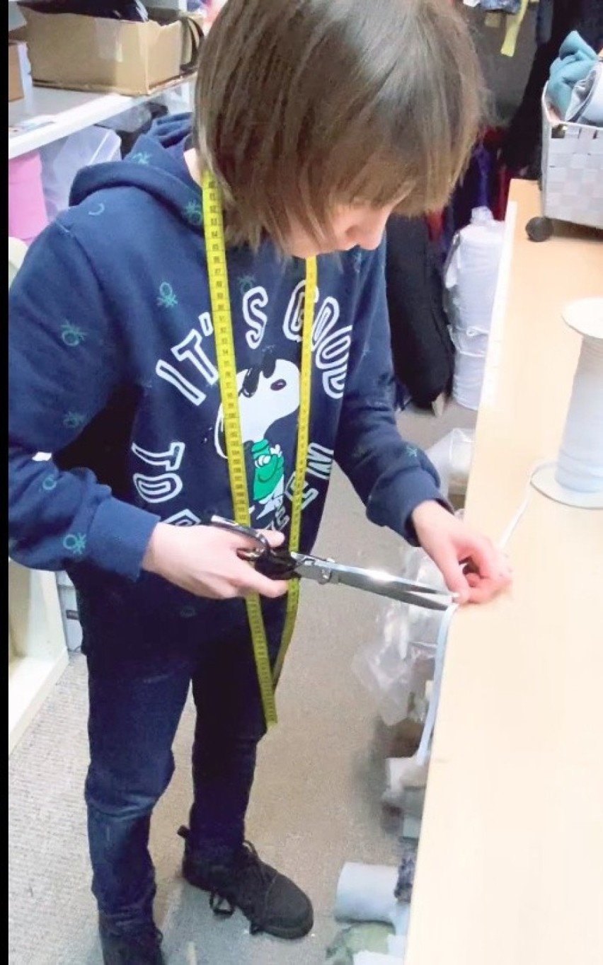 Szczecińska projektantka Sylwia Majdan uczy, jak szyć maseczki i wspiera szpitale ich dostawami