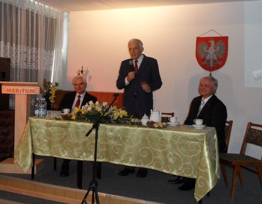 Siemianowice Śląskie: Jerzy Buzek odwiedził ZSTiO Meritum