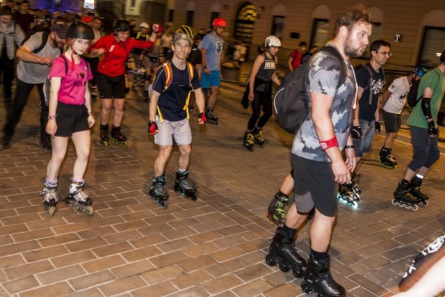 Nightskating Warszawa 2021. Rolkarze wracają na ulice stolicy