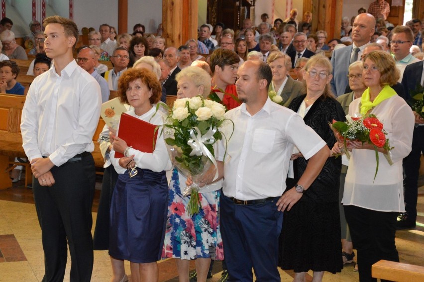 Parafiania podziękowali swojemu wieloletniemu proboszczowi ks. Henrykowi Krenczkowskiemu