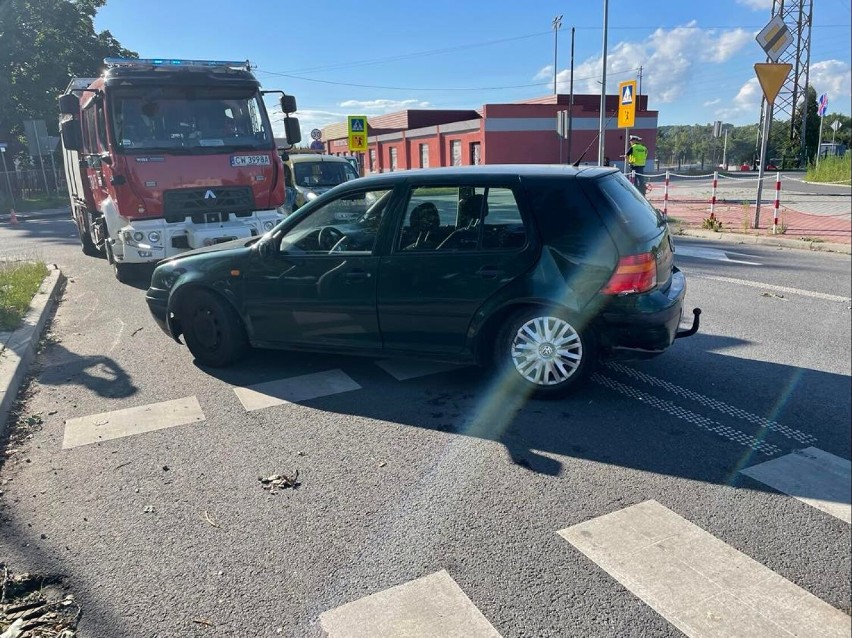 Zderzenie aut na skrzyżowaniu Papieżka - Zielna we Włocławku