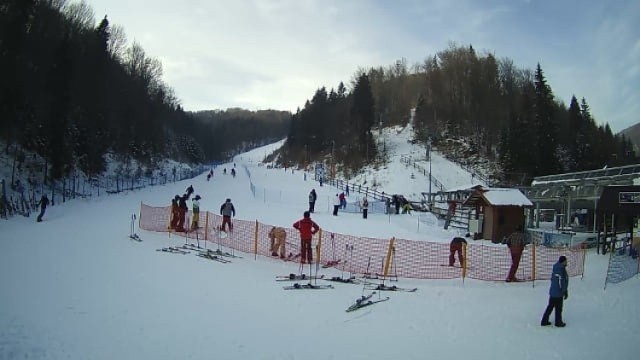 Wyciąg narciarski na Szczawniku. Przed laty chętnie korzystali z niego miłośnicy białego szaleństwa