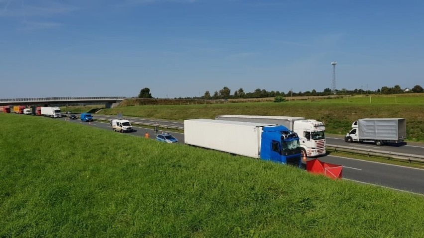 Na autostradzie A4 mężczyzna skoczył z wiaduktu do kabiny...