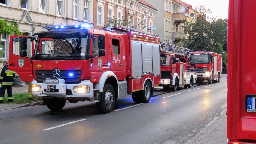 Pożar w Zielonej Górze. Nie żyje jeden z małżonków. Trwa walka o życie mężczyzny. Z budynku ewakuowano mieszkańców