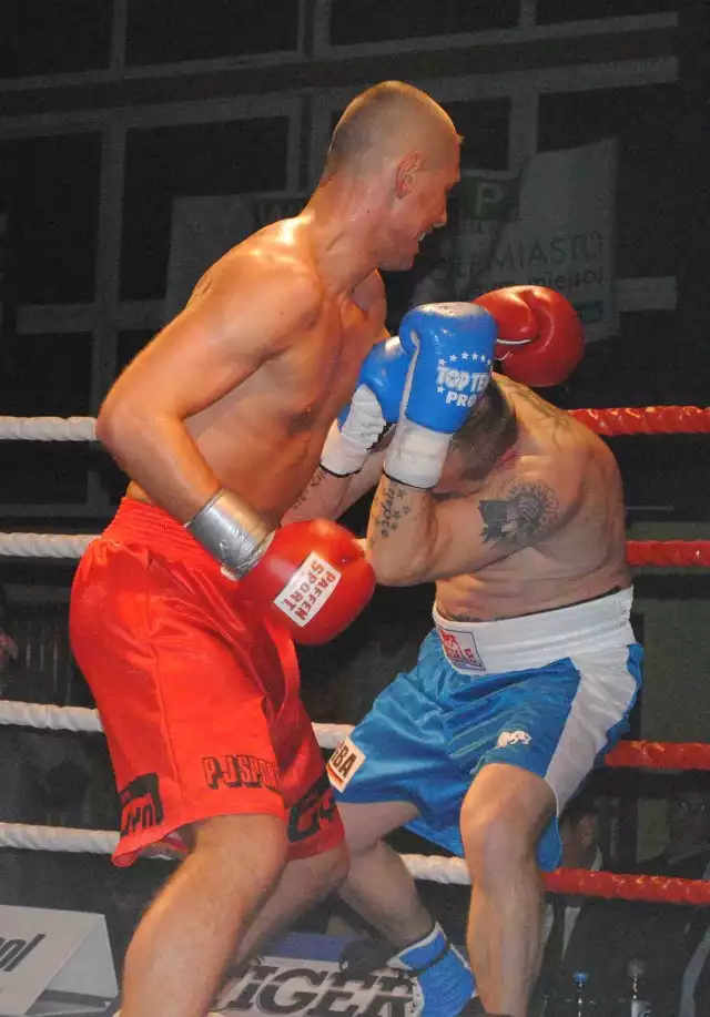 W poprzedniej edycji tczewskich gal boksu Patryk Litkiewicz (w czerwonych spodenkach) pokonał Niemca Jensa Kluge (w niebieskich).