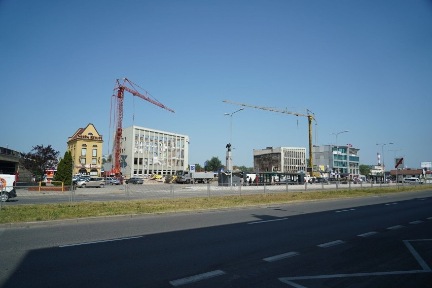 Koniec z burzeniem dworca kolejowego w Kielcach. Wreszcie ruszyła budowa. Zobacz na zdjęciach