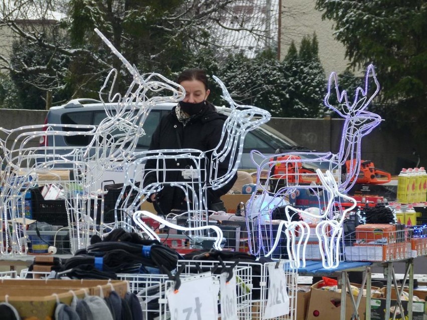 Na targowisku miejskim w Zduńskiej Woli widać przygotowania...