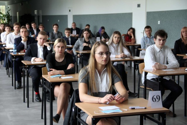 186 maturzystów przystąpi 4 maja do egzaminów maturalnych w powiecie międzychodzkim (zdjęcia ilustracyjne z 2020 roku).