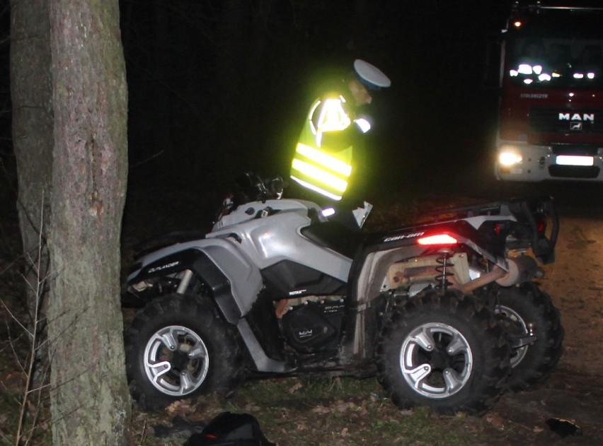 Śmiertelny wypadek w powiecie włocławskim. Quad uderzył w drzewo [zdjęcia]