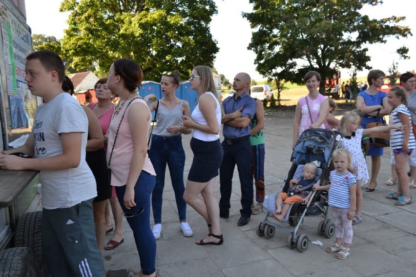 Dożynki gminy Sulęczyno odbyły się na placu przy szkole w...