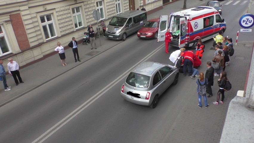 Wypadek na Brzeskiej?! Mężczyzna pod kołami nissana