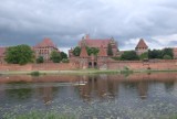 Zamek w Malborku od strony Kałdowa [ZDJĘCIA]. Trochę poniedziałkowych widoków
