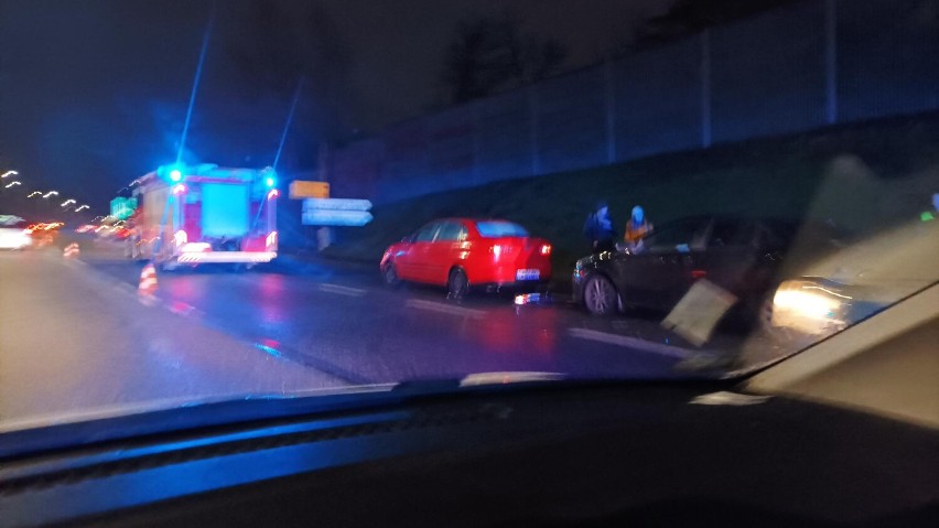 Na DTŚ w Chorzowie zderzyły się cztery samochody