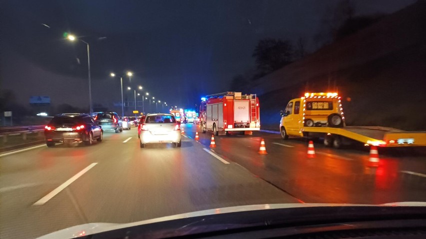 Na DTŚ w Chorzowie zderzyły się cztery samochody