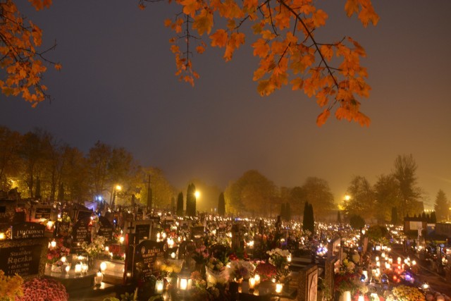 Cmentarz Parafialny w Sępólnie Krajeńskim nocą