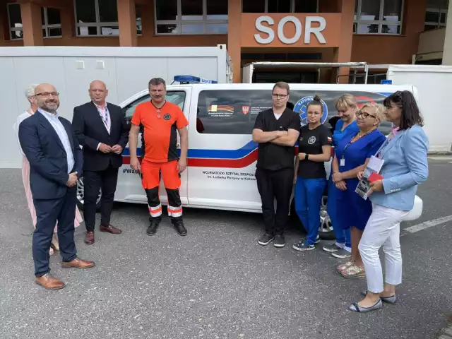 Szpital w Kaliszu ma nowy samochód do transportu pacjentów dializowanych