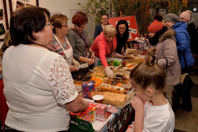 Ciasta na imprezę w WDK upiekły panie z KGW Gminy Ryńsk