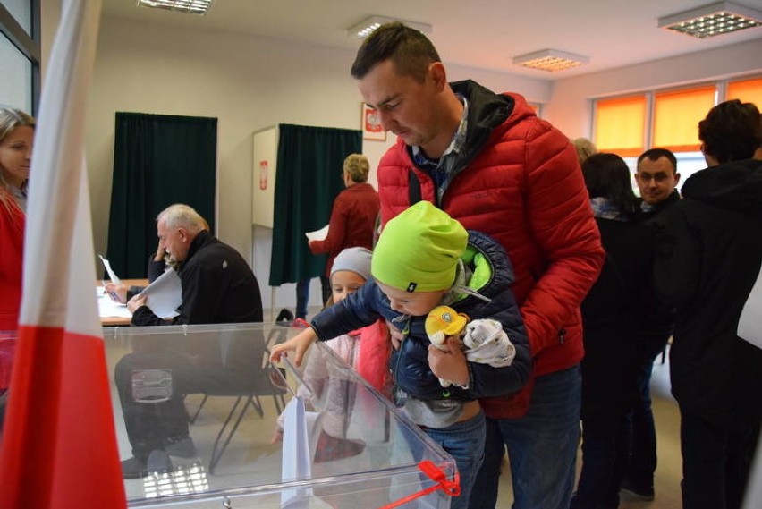 W niedzielę Polacy wybiorą posłów i senatorów