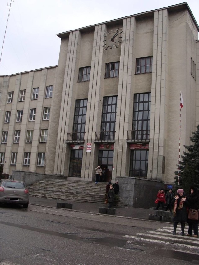 Teraz siedzibą rzecznika jest budynek „Gmachu” przy pl. Niepodległości 1