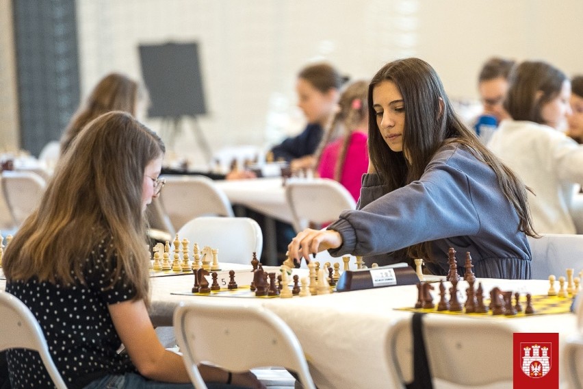 Mistrzostwa w szachach szybkich. Udział wzięło 200 uczniów ze Zgierza. ZDJĘCIA