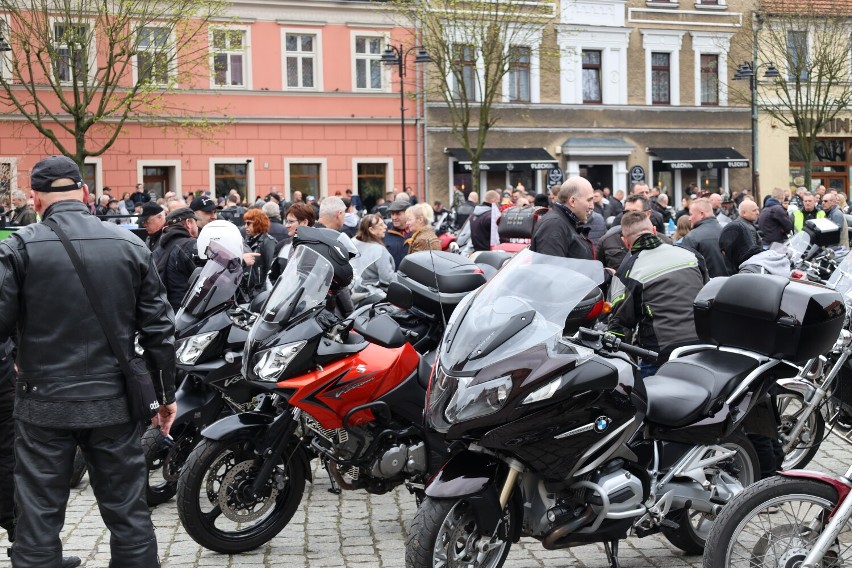 Fani motocykli rozpoczęli sezon! Tysiące maszyn na rynku w Gnieźnie [FOTO]