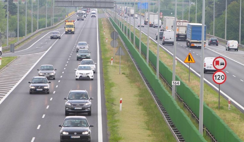 Rząd PiS ogłosił program budowy 100 obwodnic w kraju w...