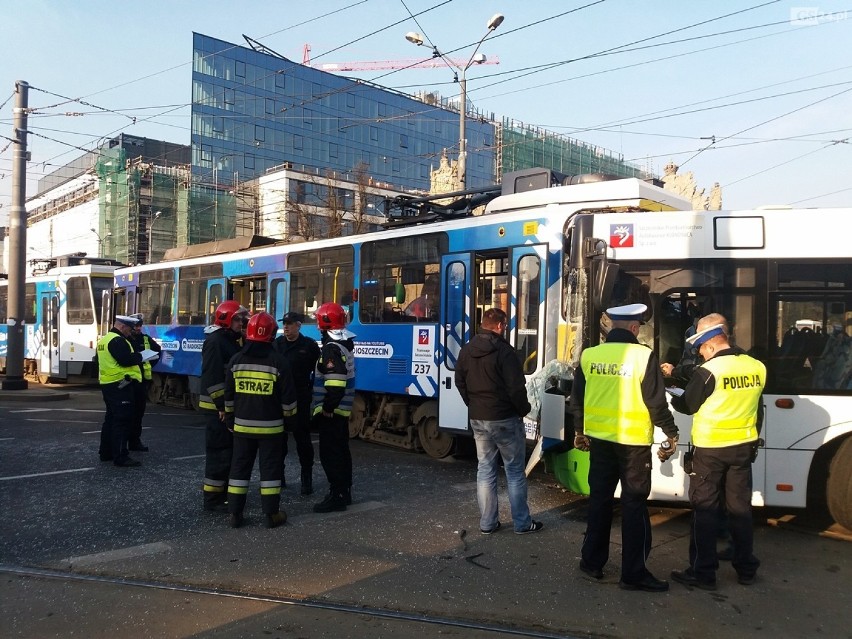 Poważny wypadek na Bramie Portowej. Jedenaście osób rannych