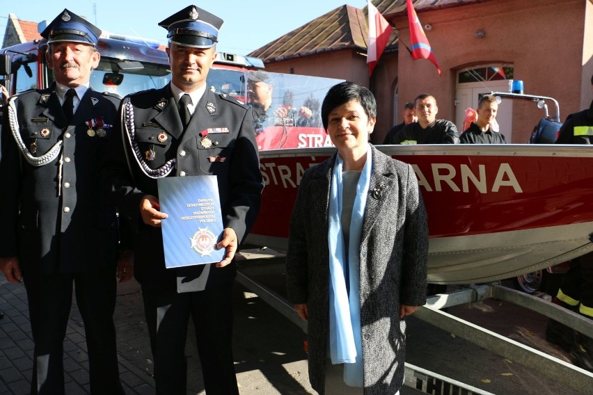 Ochotnicza Straż Pożarna w Bobrownikach otrzymała nową łódź za 65 tysięcy złotych [zdjęcia]