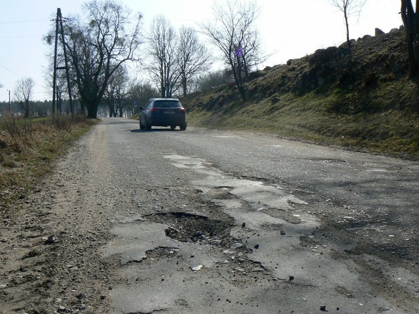 Remont drogi powiatowej w Prusimiu odsunięty w nieokreśloną przyszłość