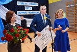 SP nr 3 w Bełchatowie świętuje 60-lecie istnienia. Były kwiaty, gratulacje i występy uczniów [ZDJĘCIA]