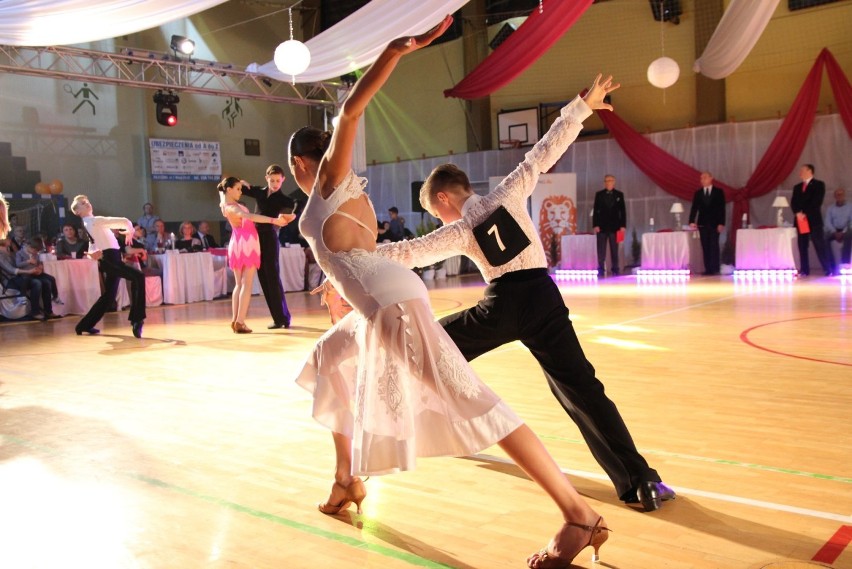 Taniec łączy pokolenia. Obywatelski projekt w powiatach wieluńskim, wieruszowskim i sieradzkim